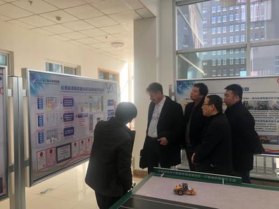 我中心邀请外籍院士来我校进行学术交流和科研合作